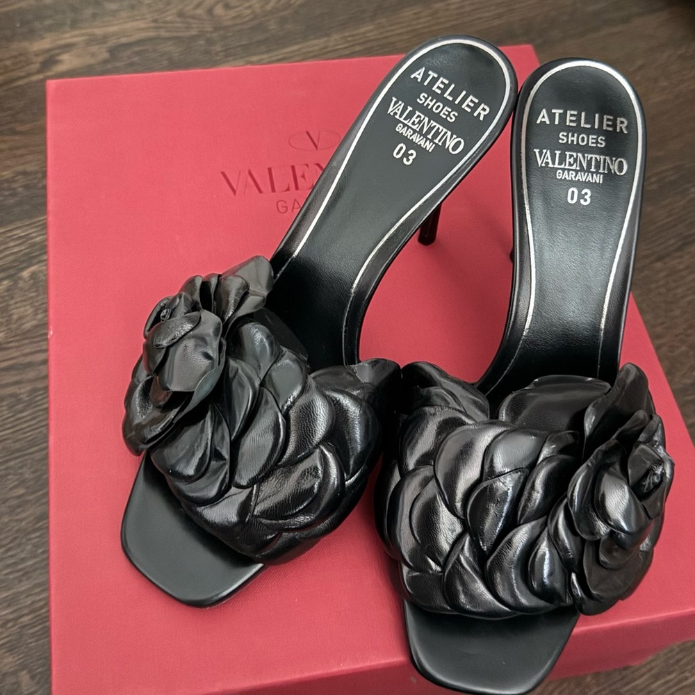 Valentino Garavani Black Heeled Shoes with Floral Detail